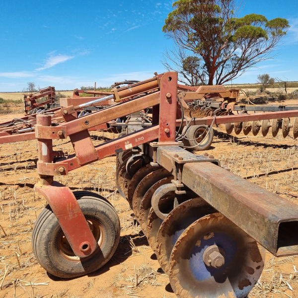 welding repairs to bent disk plough bar in Koorda